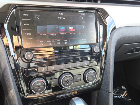 Used 2020 Volkswagen Passat 2.0T SE image 23