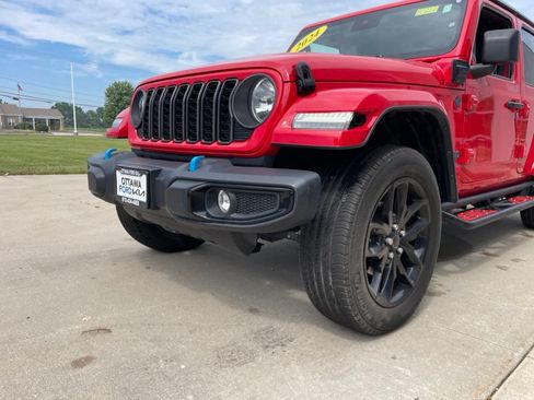 Used 2024 Jeep Wrangler Unlimited w/ Convenience Group AWD/4WD image 14