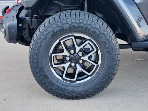 New 2025 Jeep Gladiator Rubicon image 12