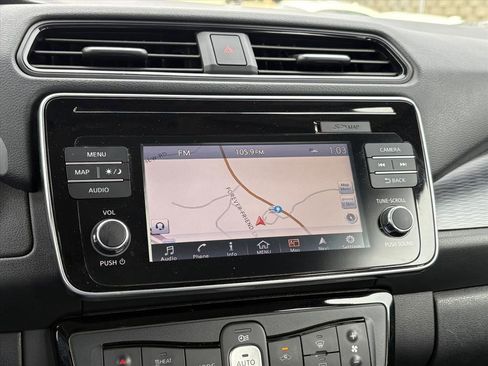 Used 2019 Nissan Leaf SV w/ SV Technology Package image 9