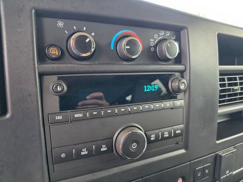 Used 2025 Chevrolet Express 3500 LT w/ LT Preferred Equipment Group RWD image 19
