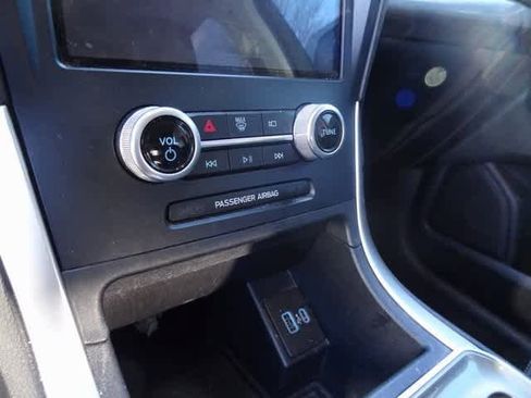 Used 2023 Ford Edge SEL image 7