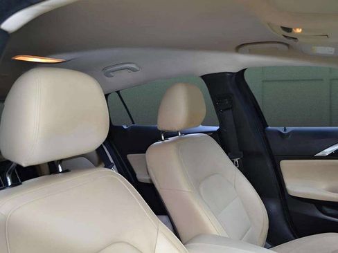 Used 2017 INFINITI QX30 image 29