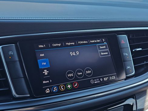 Used 2023 Buick Enclave Essence image 31