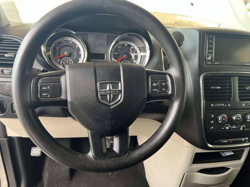 Used 2018 Dodge Grand Caravan SE FWD image 20