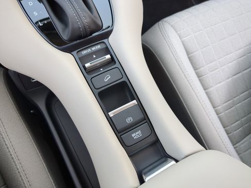 New 2026 Honda HR-V LX image 28