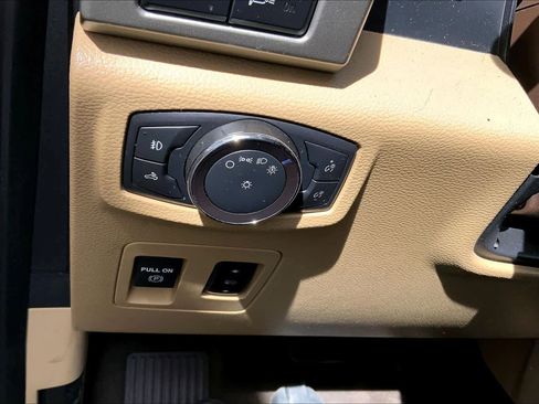 Used 2019 Ford F150 Lariat image 31