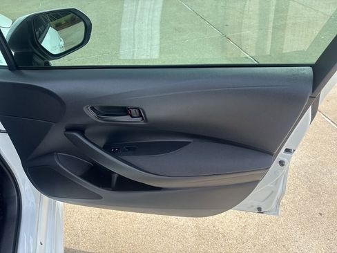 Used 2022 Toyota Corolla LE image 40