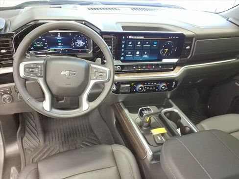 Used 2025 Chevrolet Silverado 1500 LT Trail Boss w/ Convenience Package II AWD/4WD image 17