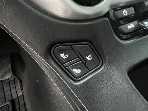 Used 2015 GMC Yukon XL SLT w/ Open Road Package image 16