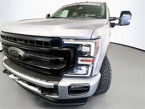 Used 2020 Ford F350 Lariat image 3