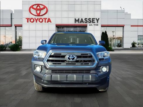 Used 2017 Toyota Tacoma SR5 image 32