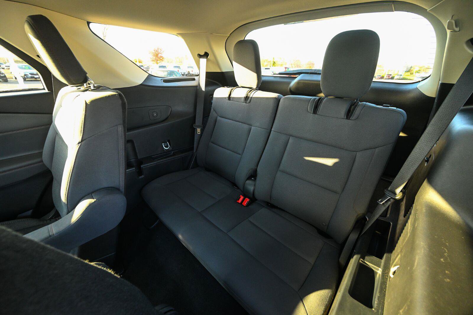 Used 2025 Ford Explorer Active AWD/4WD image 24