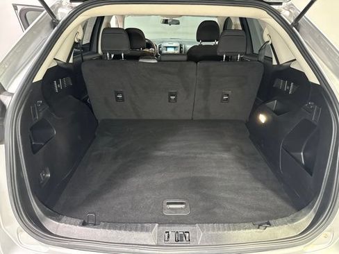 Used 2018 Ford Edge SE FWD image 24