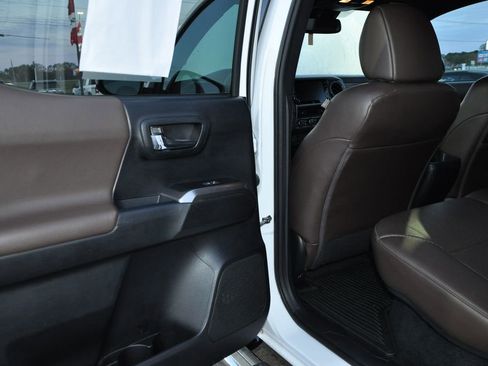 Used 2020 Toyota Tacoma Limited image 14