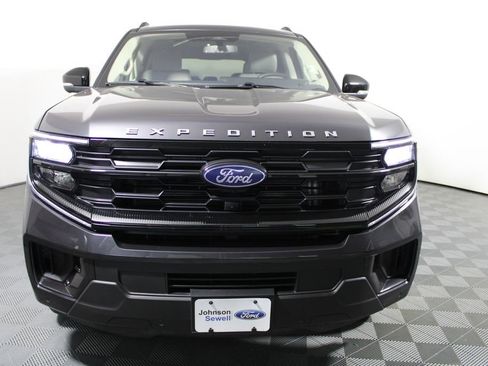 Certified 2025 Ford Expedition Active image 2