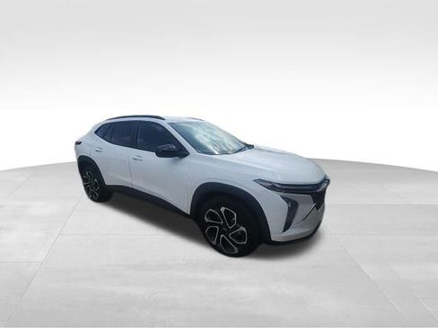 Used 2025 Chevrolet Trax RS w/ Driver Confidence Package image 32