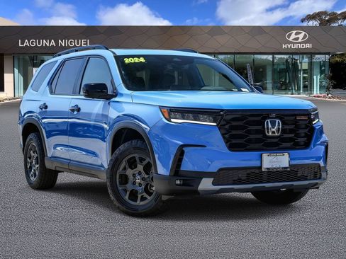 Used 2024 Honda Pilot TrailSport image 1
