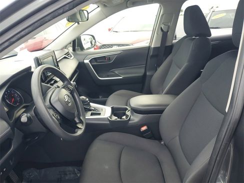 Used 2019 Toyota RAV4 LE image 16