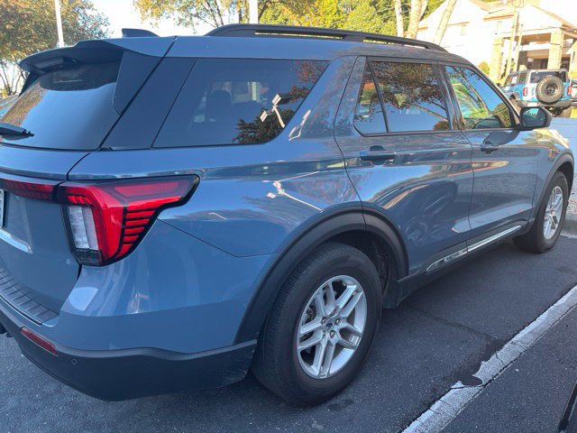 Used 2025 Ford Explorer Active RWD image 3