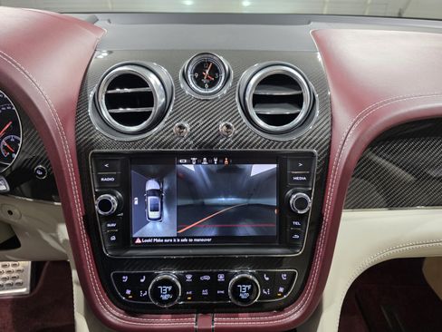 Used 2019 Bentley Bentayga AWD/4WD image 16