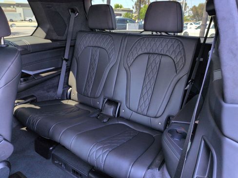Used 2025 BMW X7 M60i AWD/4WD image 32