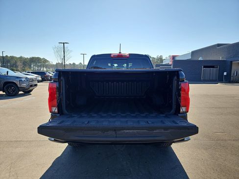 Used 2024 Chevrolet Colorado Z71 w/ Z71 Convenience Package 2 AWD/4WD image 15
