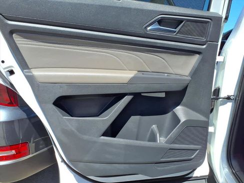 Used 2023 Volkswagen Atlas SE w/ Panoramic Sunroof Package image 19