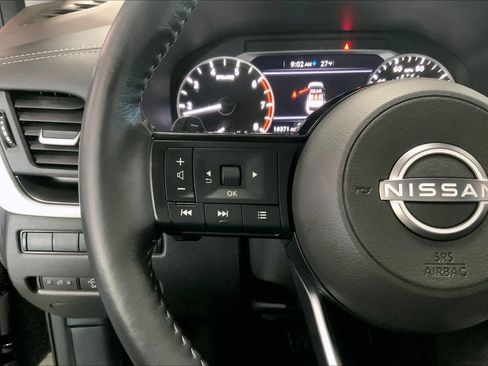 Used 2023 Nissan Rogue SV w/ SV Premium B Package image 21