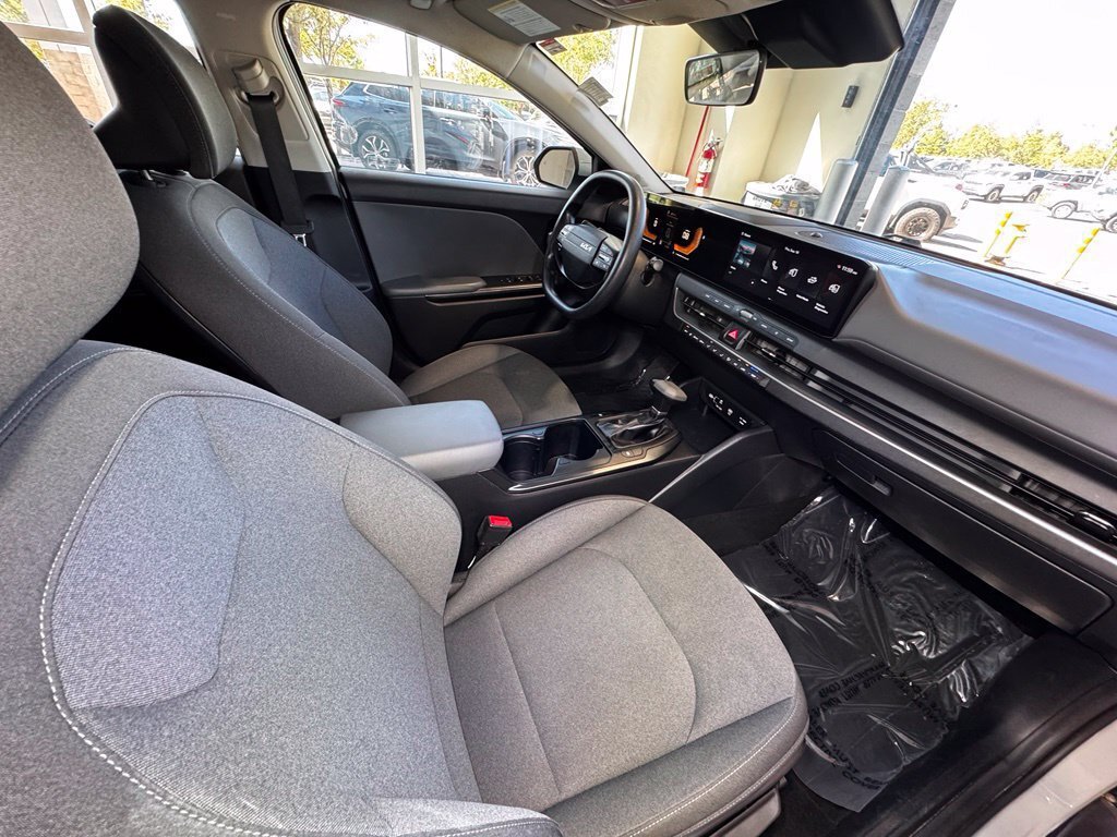 Used 2025 Kia K4 FWD image 41