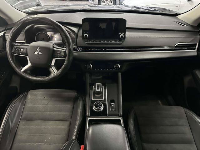 Used 2024 Mitsubishi Outlander SE AWD/4WD image 14