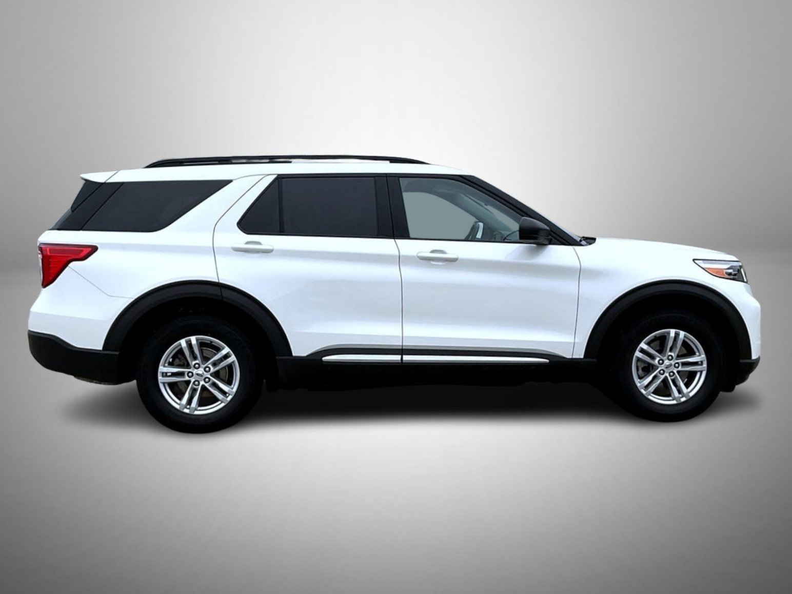 Used 2020 Ford Explorer XLT w/ Equipment Group 202A AWD/4WD image 4