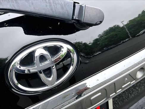 Used 2017 Toyota Sequoia Limited w/ Safety & Convenience Package AWD/4WD image 31