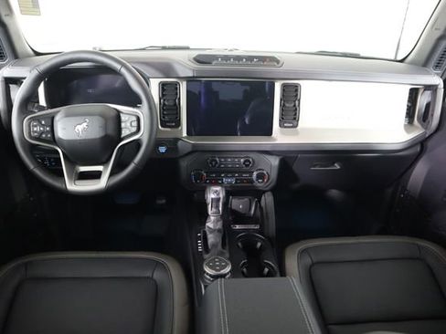 New 2025 Ford Bronco Outer Banks w/ Sasquatch Package image 24