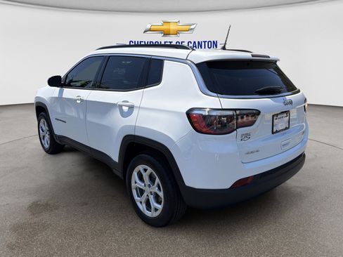 Used 2024 Jeep Compass Latitude AWD/4WD image 7