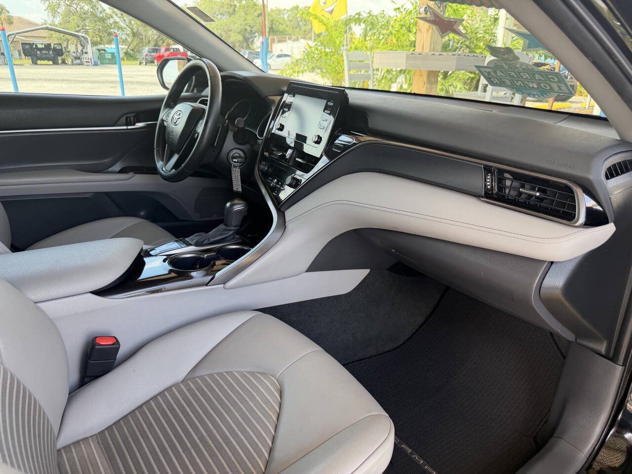 Used 2022 Toyota Camry SE FWD image 18