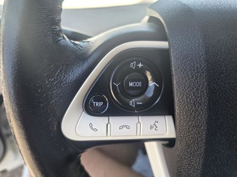 Used 2016 Toyota Prius Four FWD image 12