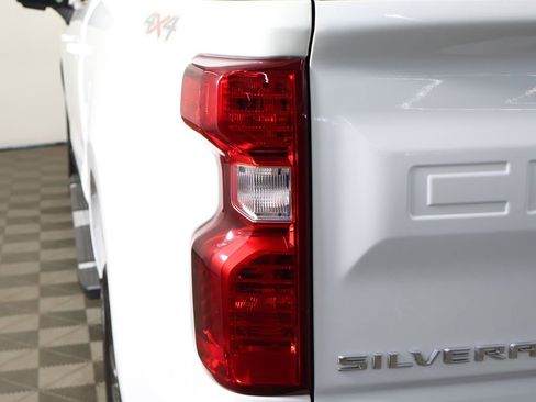 Used 2023 Chevrolet Silverado 1500 LT AWD/4WD image 15