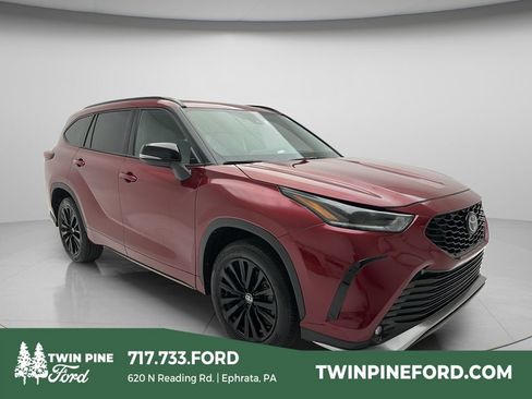 Used 2025 Toyota Highlander Limited AWD/4WD image 1