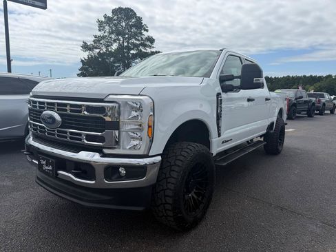 Used 2025 Ford F250 XLT w/ FX4 Off-Road Package AWD/4WD image 2