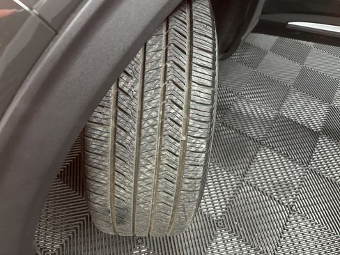 Used 2023 Ford Explorer Platinum w/ Premium Technology Package image 41