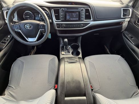 Used 2015 Toyota Highlander LE FWD image 15