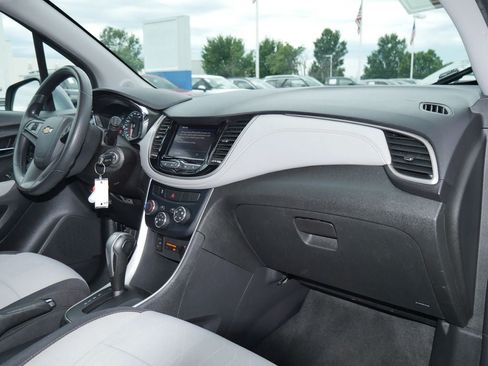 Used 2020 Chevrolet Trax LT FWD image 23