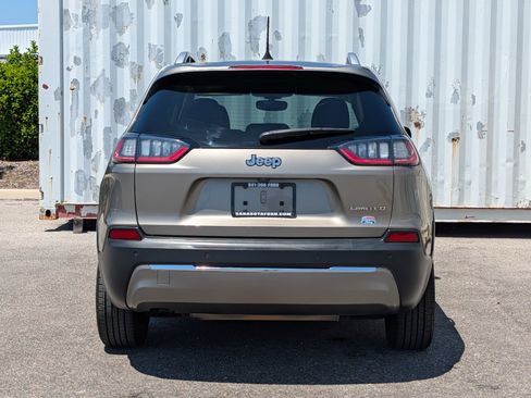 Used 2019 Jeep Cherokee Limited w/ Luxury Group image 5