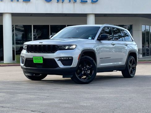 Used 2024 Jeep Grand Cherokee Limited w/ Black Appearance Package AWD/4WD image 2