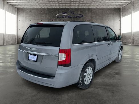Used 2016 Chrysler Town & Country LX image 3