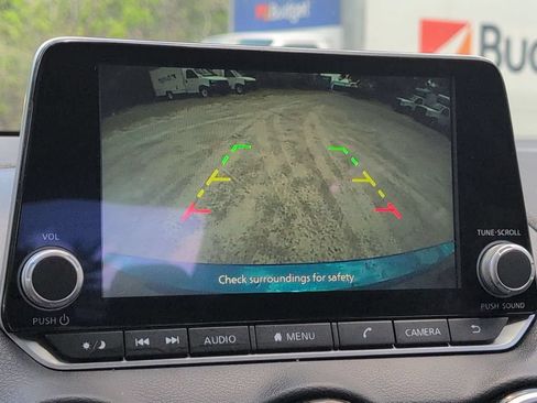 Used 2025 Nissan Sentra SV FWD image 17