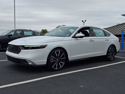New 2025 Honda Accord Touring image 2
