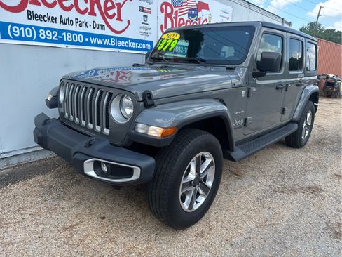 Used 2022 Jeep Wrangler Unlimited Sahara AWD/4WD image 5