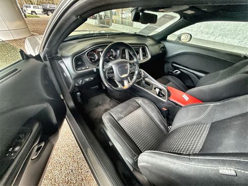 Used 2019 Dodge Challenger SXT w/ Blacktop Package image 10